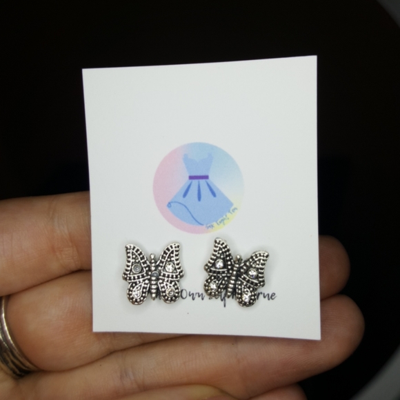 Butterfly Medium Stud Earrings Silver Alloy - Picture 4 of 7